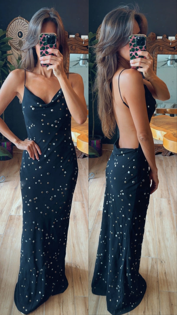 Vestido negro con aplicaciones