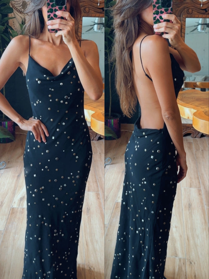 Vestido negro con aplicaciones