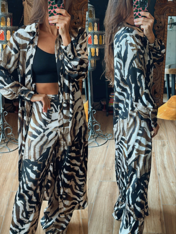 Pantalon y camisa largo animal print