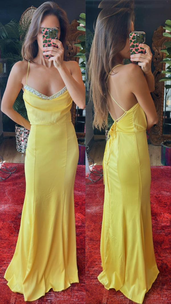 Vestido amarillo con aplicacion