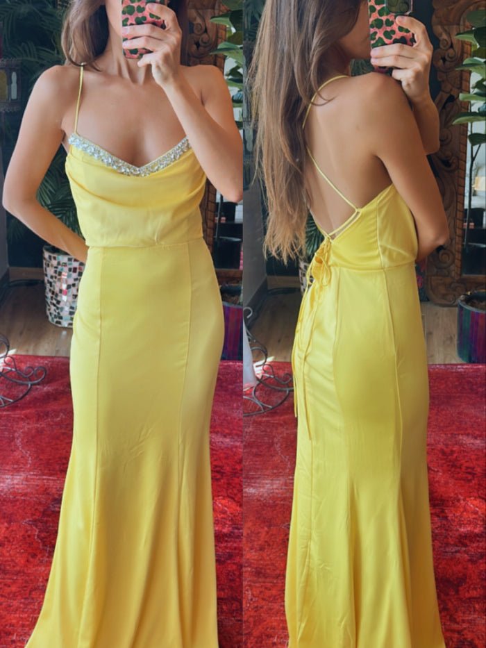 Vestido amarillo con aplicacion