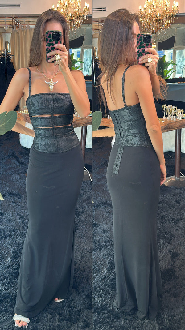 Vestido bandage negro con hoyitos
