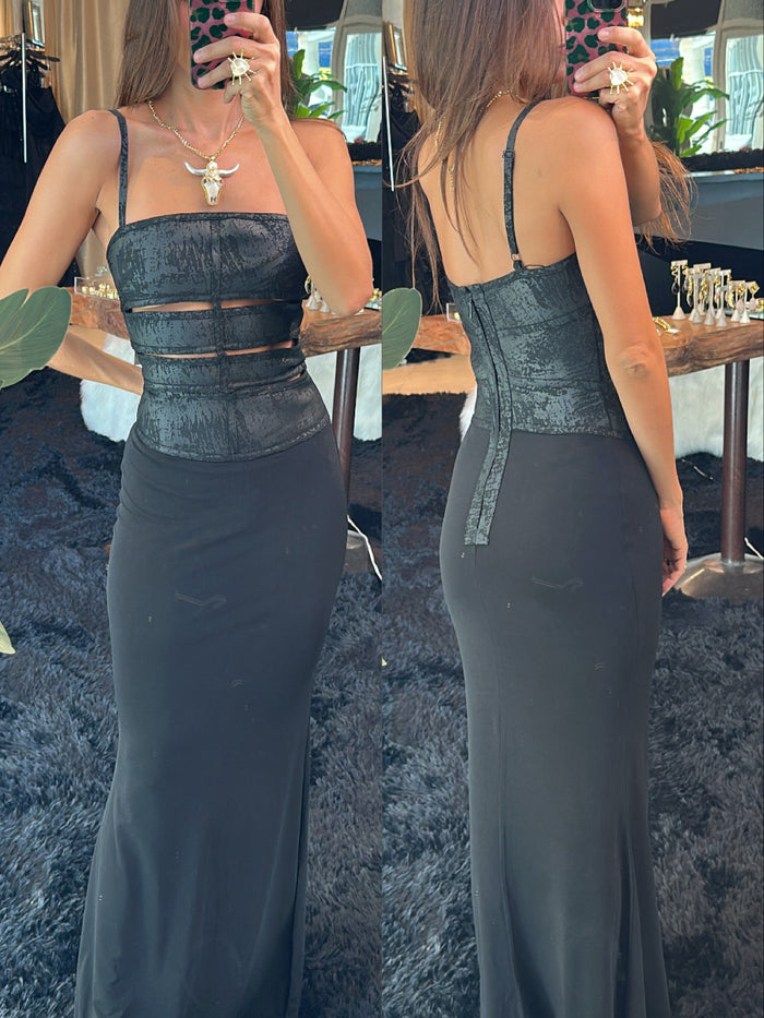 Vestido bandage negro con hoyitos