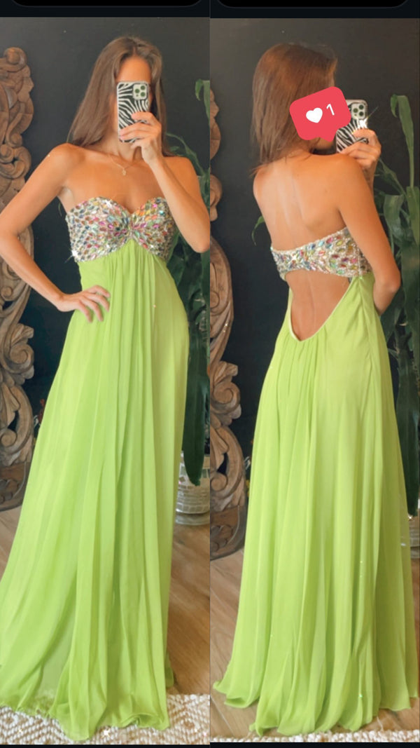Vestido verde con piedras
