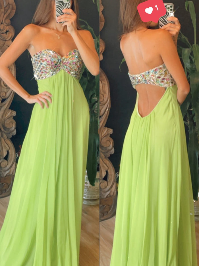 Vestido verde con piedras