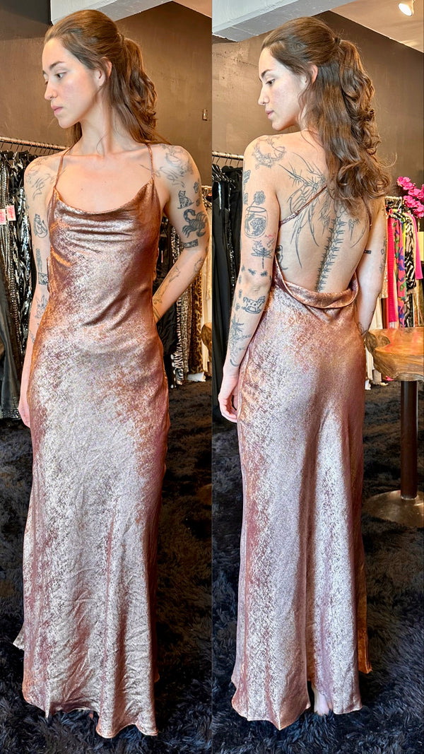 Vestido bronce metálico