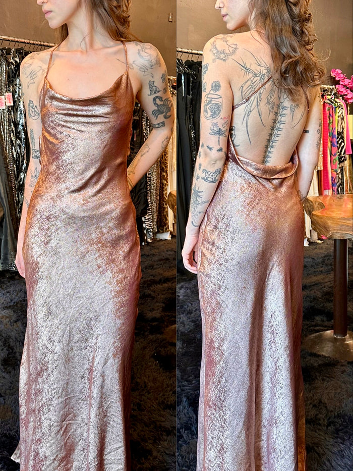 Vestido bronce metálico