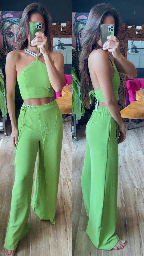 Pantalon y top verde