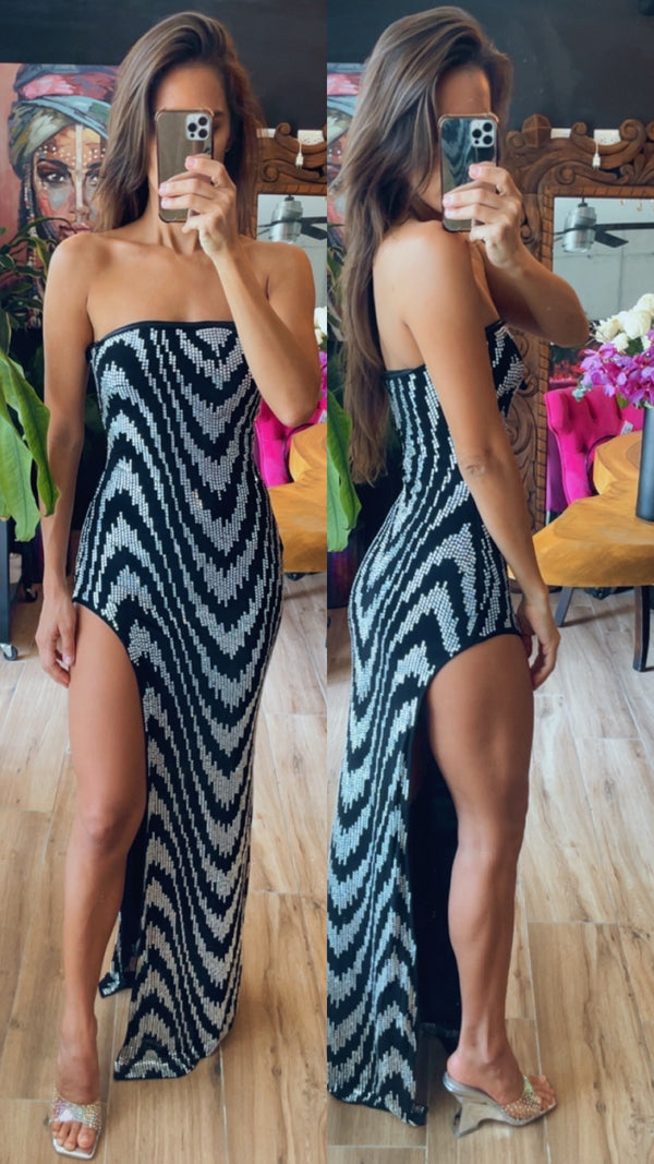 Vestido negro con piedras abertura pierna