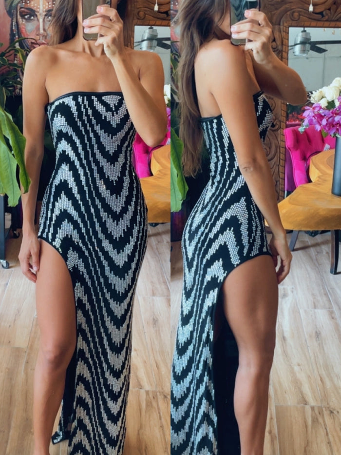 Vestido negro con piedras abertura pierna