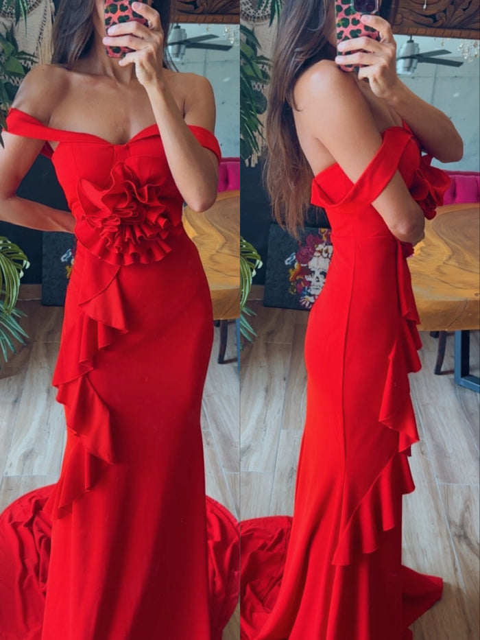 Vestido off-shoulder con flor rojo
