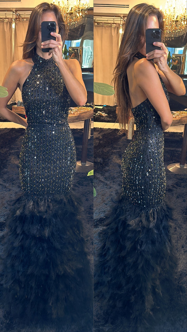 Vestido sirena bordado con plumas negro