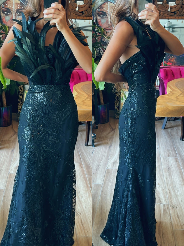Vestido sirena con plumas negro